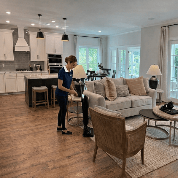 Logo 2 Ladies and a Mop - Limpeza Residencial em Richmond